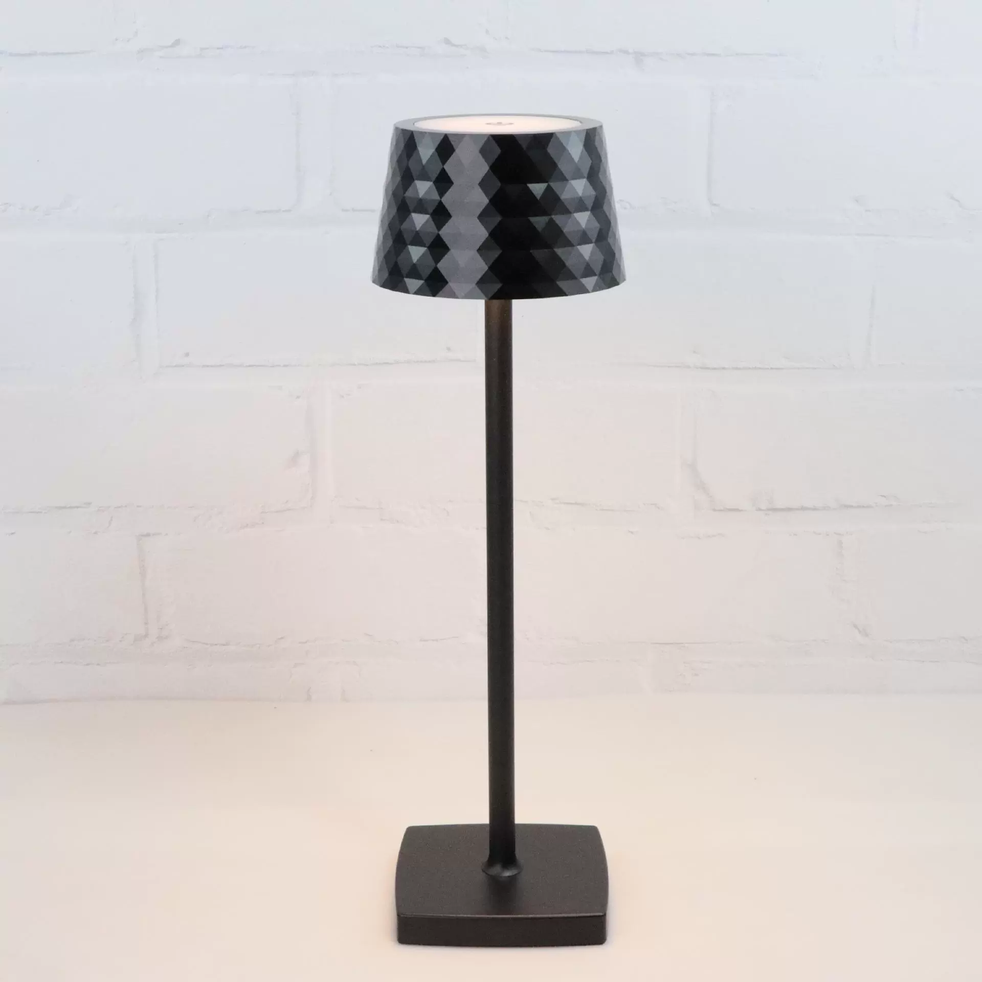 Wireless LED Table Lamp with Diamond Design for Hotel Rooms