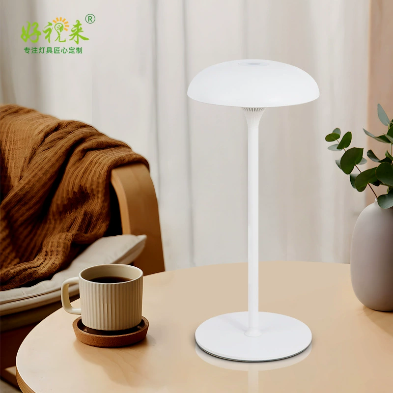 Creative Mushroom Table Lamp - Warm 2700K lighting effect demonstration