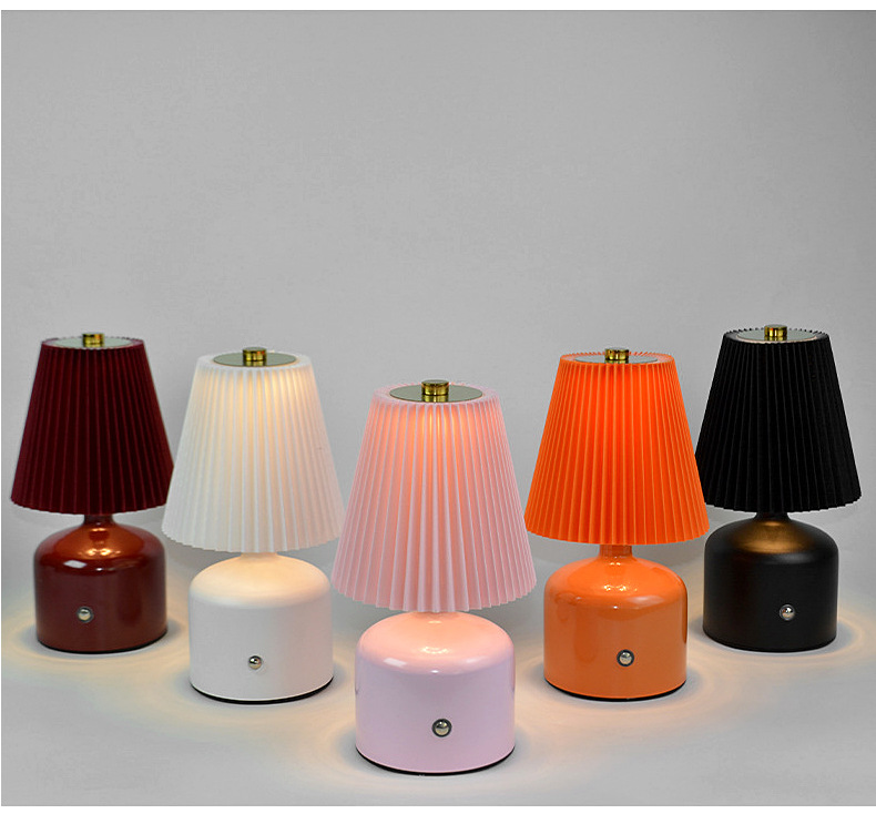 Pleated fabric metal table lamp touch control